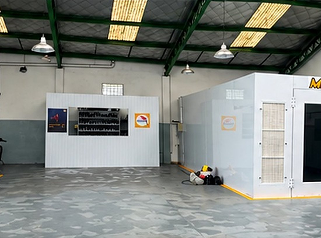 Nave del taller con piso nuevo